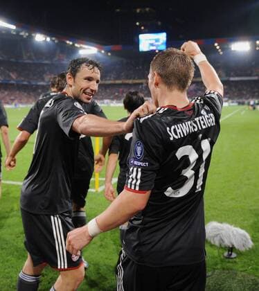 FUSSBALL CHAMPIONS LEAGUE 2010 2011, FC Basel - FC Bayern München 1:2, am 28.09.2010, Bastian Schweinsteiger (re) und Mark van Bommel (beide Bayern) -  o0 Jubel, Freude