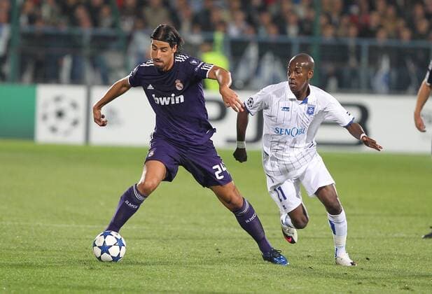 AJ Auxerre - Real Madrid CF - Champions League 2010 2011 - 28.09.2010: Sami KHEDIRA (Real Madrid, li.) gegen Steeven LANGIL (Auxerre) - xStephaniex 