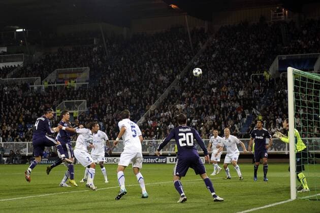 AJ Auxerre - Real Madrid CF - Champions League 2010 2011 - 28.09.2010: Sergio Ramos (li.) und Cristiano Ronaldo (2.v.li., beide Real Madrid) - xJBxAutissierx 