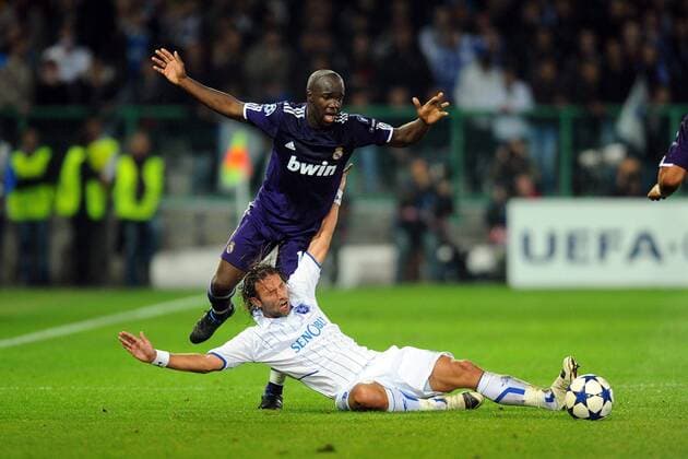AJ Auxerre - Real Madrid CF - Champions League 2010 2011 - 28.09.2010: Lassana DIARRA (Real Madrid) gegen Cedric HENGBART (Auxerre) - xAnthonyxBibardxFEPx 