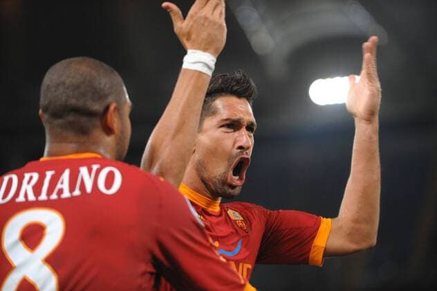 Marco BORRIELLO (re.) und ADRIANO (beide AS Rom). Roma 28 09 2010 - Champions League 2010 2011, AS Rom - CFR Cluj : ANDREAXSTACCIOLI o0 Jubel, Freude