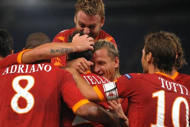 Torjubel AS Rom, u.a. Daniele DE ROSSI (o.). Roma 28 09 2010 - Champions League 2010 2011, AS Rom - CFR Cluj : ANDREAXSTACCIOLI o0 Jubel, Freude