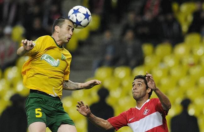 MOSCOW, MSK Zilina s Lubomir Guldan and Spartak Moscow s Ibson (R) seen during the Champions League Group F football match in Moscow. Spartak won 3-0.  RE0D8CA7
