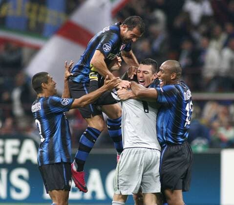 Jubel, Ivan Cordoba, Dejan Stankovic, Julio Cesar, Lucio, Maicon (v.li., Inter) 