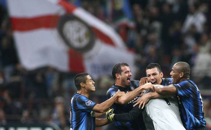 Jubel, Ivan Cordoba, Dejan Stankovic, Julio Cesar, Lucio, Maicon (v.li., Inter) 