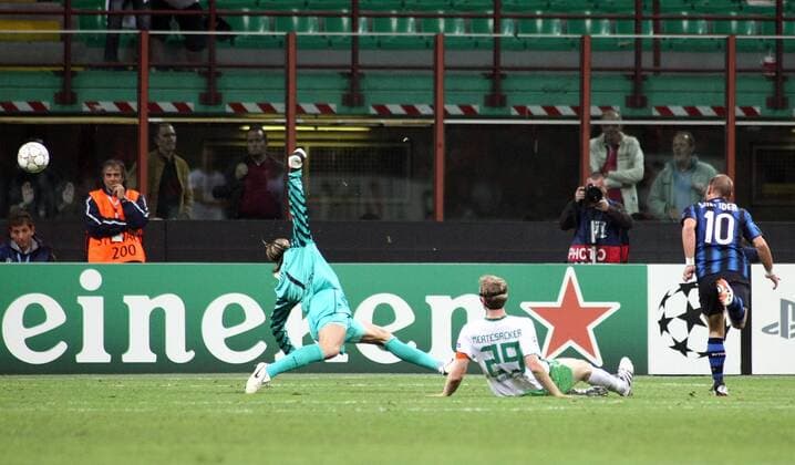 29-09-2010, Inter Mailand (blau) - Werder Bremen (weiß) - Wesley Sneijder (R) Tor zum 3-0 --- 