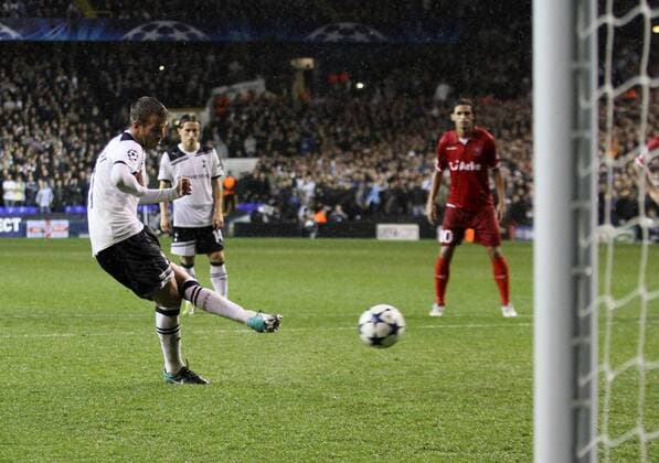 Tottenhams Rafael Van Der Vaart sees his penalty saved - UEFA Champions League Group A: Tottenham Hotspur (white) v FC Twente Enschede - 29th September, 2010 - EDITORIAL USE ONLY. No use with unauthorised audio, video, data, fixture lists, club league logos or live services. Online in-match use limited to 120 images, no video emulation. No use in betting, games or single club league player publications.