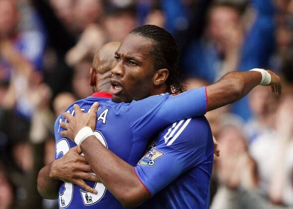 Chelseas Didier Drogba celebrates scoring his sides opening goal --- Premier League 2010 2011 - FC Chelsea London (blue) vs FC Arsenal London (red), 3rd October, 2010 EDITORIAL USE ONLY. No use with unauthorised audio, video, data, fixture lists, club league logos or live services. Online in-match use limited to 120 images, no video emulation. No use in betting, games or single club league player publications. o0 Jubel Freude