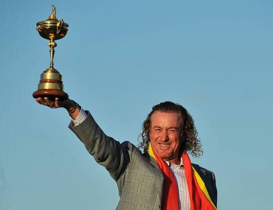 Golf - Ryder Cup 2010 - Day 4, Miguel Angel Jimenez (ESP) of Europe celebrates withe the Ryder Cup trophy at Celtic Manor, Newport  o0 Objekte Freude