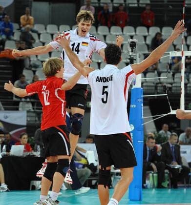Robert Kromm (C), Ferdinand Tille and Bjorn Andrae (R) celebrating after german victory Germany (white) vs Czech Republic (blue) 3-0 FIVB Men s Volleyball World Championship Rome, 05 10 2010 - AntoniettaXBaldassarre o0 Jubel, Freude
