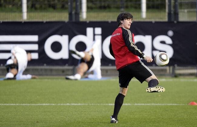 Bundestrainer Joachim Löw - Training Deutschland in Berlin