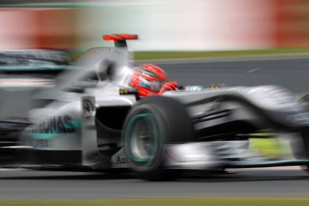 Motorsports Formula 1: World Championship 2010, GP of Japan, 03 Michael Schumacher (GER, Mercedes GP Petronas), xHOCHxZWEIx Objekte Dynamik o0 Wischer Rennwagen