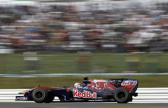 Motorsports Formula 1 Training: World Championship 2010, GP of Japan, 16 Sebastien Buemi (SUI, Scuderia Toro Rosso), xHOCHxZWEIx o0 Dynamik Panshot