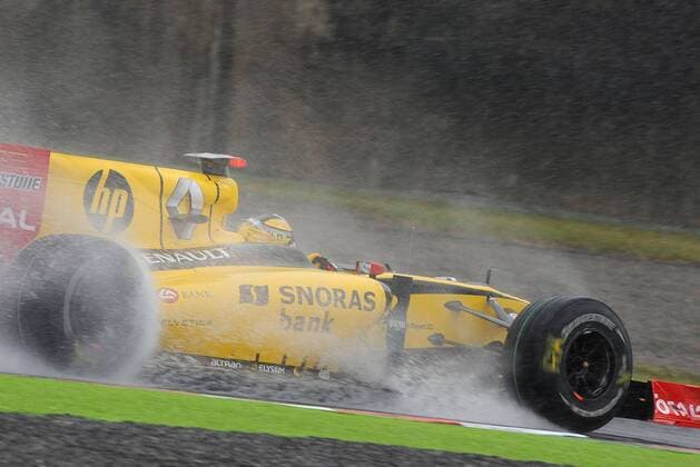 Formel 1, GP von Japan in Suzuka, 09.10.10 Robert Kubica, Renault, o0 Regen Nass