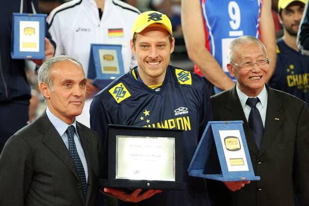 Murilo Endres of Brazil is the winner of the best player of the tournment of FIVB Men s Volleyball World Championship 2010 at Palalottomatica in Rome on October 10th, 2010. xMarcoxMegax  ActionPlus20150912 o0 Auszeichnung, Spielerauszeichnung, Jubel, Freude, FunktionÃ¤r, MVP