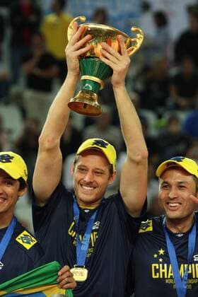 Murilo Endres (L) of Brazil shows the cup next to Marlon of Brazil as world champions of FIVB Men s Volleyball World Championship 2010 at Palalottomatica in Rome on October 10th, 2010. xMarcoxMegax  ActionPlus20150913 o0 Jubel, Freude, Pokal, TrophÃ¤e, Objekte,