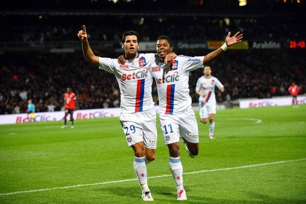 Olympique Lyon (weiß) vs. OSC Lille (rot) - Yoann GOURCUFF (li.) - Michel BASTOS -  AnthonyBibardFEP o0 Jubel Freude