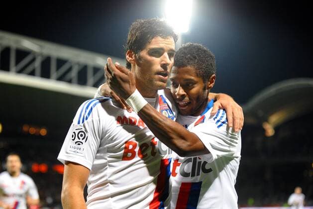 Olympique Lyon (weiß) vs. OSC Lille (rot) - Yoann GOURCUFF (li.) - Michel BASTOS -  AnthonyBibardFEP o0 Jubel Freude