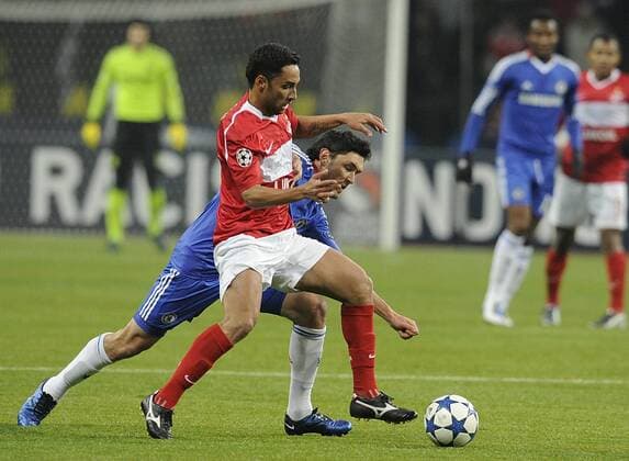 MOSCOW. OCTOBER 19, 2010. Spartak s Ibson (red) and FC Chelsea s Yuri Zhirkov challenge for the ball during a UEFA Champions League game Spartak Moscow vs. Chelsea FC London.  premiumd RE0DA25D