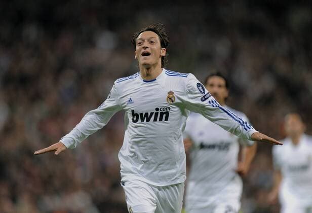 FUSSBALL INTERNATIONAL Champions League Saison 2010 2011 Gruppe G CF Real Madrid - AC Mailand 19.08.2010 JUBEL Real; Mesut Özil nach seinem Tor zum 2-0  o0 Jubel Freude