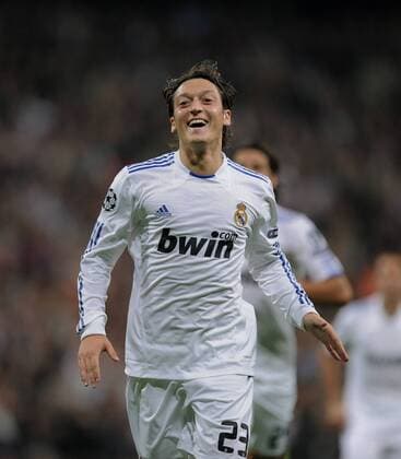 FUSSBALL INTERNATIONAL Champions League Saison 2010 2011 Gruppe G CF Real Madrid - AC Mailand 19.08.2010 JUBEL Real; Mesut Özil nach seinem Tor zum 2-0  o0 Jubel Freude