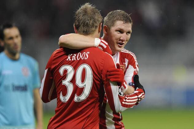 verhaltener Jubel Bastian SCHWEINSTEIGER re. (Bayern Muenchen) mit Toni KROOS (Bayern Muenchen). FC Bayern Muenchen-CFR 1907 Cluj. Fussball Champions League , Vorrunde 3. Spieltag,Saison1011,2010 11,am 19.10.2010. o0 Jubel Freude