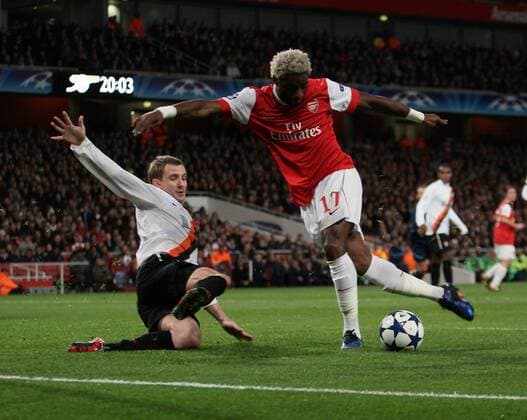 Arsenals Alexandre Song r. scoring his sides first goal UEFA Champions League Group H - Arsenal FC London v Shakhtar Donetsk 19th October, 2010 EDITORIAL USE ONLY. No use with unauthorised audio, video, data, fixture lists, club league logos or live services. Online in-match use limited to 120 images, no video emulation. No use in betting, games or single club league player publications. o0 Tor