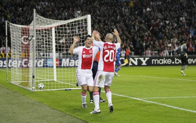 Luis Suarez l. Ajax scores 2-0 and celebrates with Demy de Zeeuw. - Ajax Amsterdam vs AJ Auxerre  o0 Jubel Freude
