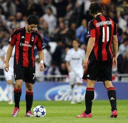 Real Madrid (weiß) vs AC Milan (schwarz): Alexandre Pato li. -Zlatan Ibrahimovic  o0 Enttäuschung