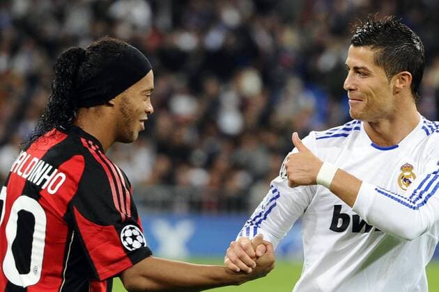 Real Madrid (weiß) vs AC Milan (schwarz): Cristiano Ronaldo re.-Ronaldinho 