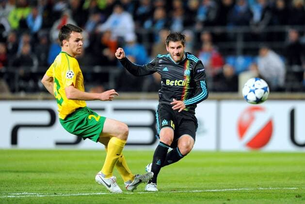 Olympique Marseille (schwarz) vs MSK Zilina (gelb)- Uefa Champions League - Andre Pierre GIGNAC re. vs Ondrej SOUREK - xAnthonyBibardxFEPx 