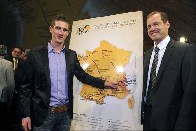 Präsentation Tour de France 2011 - 19.10.2010 - JURGEN VAN DEN BROECK (BEL, L) - CHRISTIAN PRUDHOMME ( Organisator Tour de France ) -- xPhotoNewsx  o0 Karte o0 Funktionär