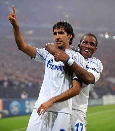 CHAMPIONS LEAGUE SAISON 2010 2011 GRUPPE B - FC Schalke 04 vs. Hapoel Tel Aviv - 20.10.2010 - Schalker Jubel nach dem 1:0: Torschuetze RAUL (li) und Jefferson FARFAN (re, beide Schalke) - 