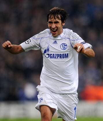 CHAMPIONS LEAGUE - FC Schalke 04 vs. FC Hapoel Tel Aviv 20.10.2010 - RAUL (Schalke) jubelt - 