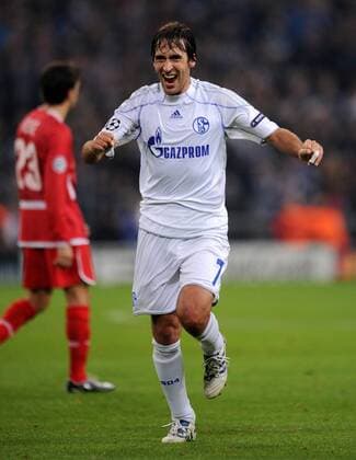 CHAMPIONS LEAGUE - FC Schalke 04 vs. FC Hapoel Tel Aviv 20.10.2010 - RAUL (Schalke) jubelt - 