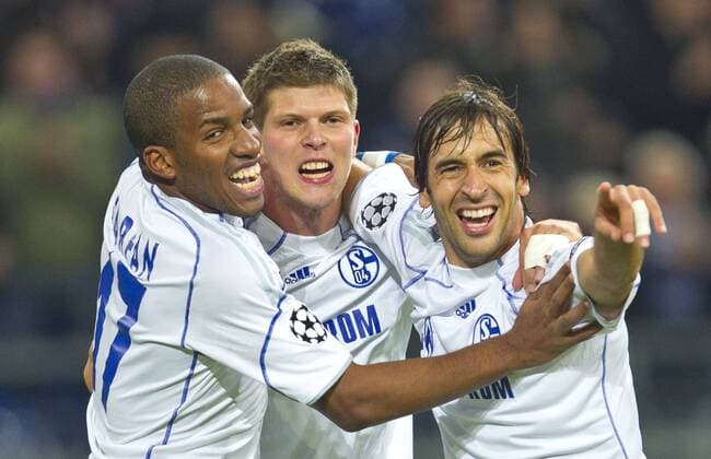 v.re.: RAUL, Klaas-Jan HUNTELAAR, Jefferson Farfan (alle Schalke) - CHAMPIONS LEAGUE - FC Schalke 04 vs. FC Hapoel Tel Aviv 3:1 - 20.10.2010