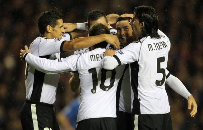 Glasgow Rangers (blue) - FC Valencia (white), Aritz Aduriz (2R) scores the equalizer  101592558 1015 o0 Jubel, Freude