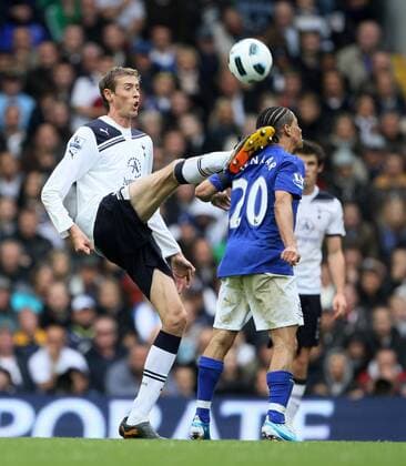 Tottenham Hotspur (white) s Peter Crouch tussles with Everton FC s Steven Pienaar - Premier League Tottenham Hotspur (white) v FC Everton 23rd October, 2010 EDITORIAL USE ONLY. No use with unauthorised audio, video, data, fixture lists, club league logos or live services. Online in-match use limited to 120 images, no video emulation. No use in betting, games or single club league player publications.