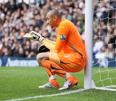 Tottenhams Heurelho Gomes in action Barclays Premier League Tottenham Hotspur v Everton 23rd October, 2010 EDITORIAL USE ONLY. No use with unauthorised audio, video, data, fixture lists, club league logos or live services. Online in-match use limited to 120 images, no video emulation. No use in betting, games or single club league player publications. o0 Konzentration