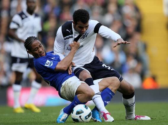 Tottenhams Sandro (R) tussles with Evertons Steven Pienaar Barclays Premier League Tottenham Hotspur v Everton 23rd October, 2010 EDITORIAL USE ONLY. No use with unauthorised audio, video, data, fixture lists, club league logos or live services. Online in-match use limited to 120 images, no video emulation. No use in betting, games or single club league player publications. o0 FC Kampf