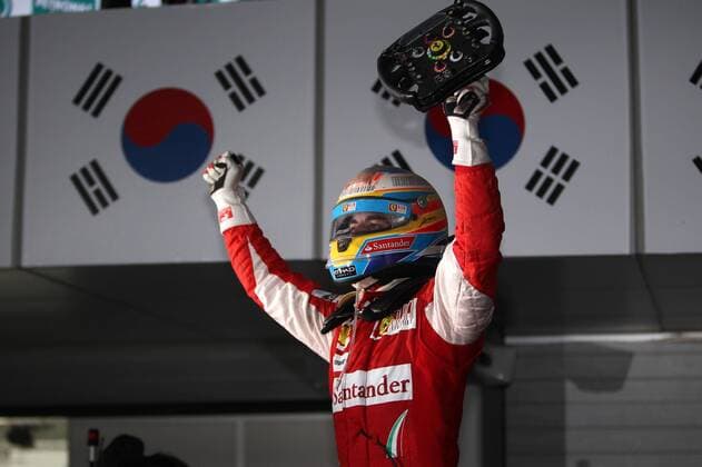 Motorsports Formula 1: World Championship 2010, GP of Korea, 08 Fernando Alonso (ESP, Scuderia Ferrari Marlboro), xHOCHxZWEIx o0 Jubel Freude Sieg Objekte Fahne Nationalfahne South Lenkrad Steuer Lenkung Equipment