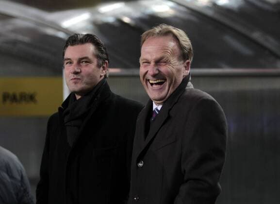 21.10.2010, Dortmund - UEFA Europa League 2010 2011 - BVB Borussia Dortmund (gelb) vs FC Paris St. Germain (schwarz) 1:1 --- Sportdirektor Michael Zorc (li.) und Geschäftsführer Hans-Joachim Watzke (BVB). o0 Funktionär Freude
