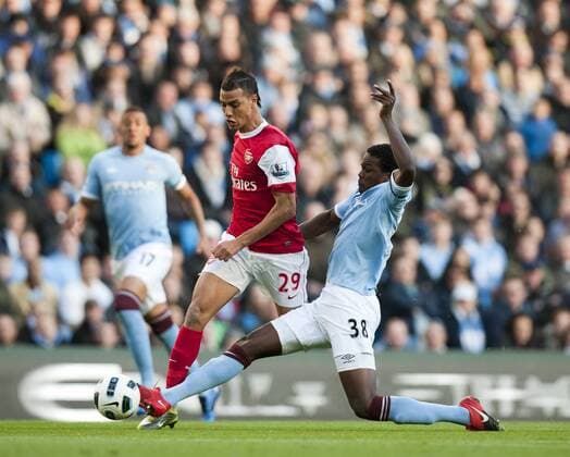 Dedryck Boyata of Manchester City tackles Marouane Chamakh of Arsenal cleanly only to be sent off by referee Mark Clattenburg - Barclays Premier League, Manchester City (blue) v FC Arsenal (red)24th October, 2010 EDITORIAL USE ONLY. No use with unauthorised audio, video, data, fixture lists, club league logos or live services. Online in-match use limited to 120 images, no video emulation. No use in betting, games or single club league player publications. o0 rote Karte