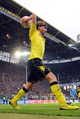 FUSSBALL 1. BUNDESLIGA SAISON 2010 2011 9. SPIELTAG Borussia Dortmund BVB - 1899 Hoffenheim 24.10.2010 Marcel SCHMELZER (Borussia Dortmund) beim Einwurf 