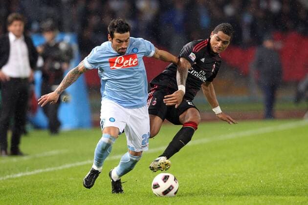 SSC Neapel (blau) - AC Mailand (schwarz): Ezequiel Lavezzi (L) -Kevin-Prince Boateng 