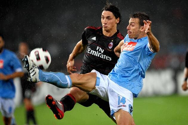 Zlatan IBRAHIMOVIC Milan und Hugo CAMPAGNARO Napoli - SSC Neapel (blau) vs AC Mailand (schwarz) ANDREAXSTACCIOLI