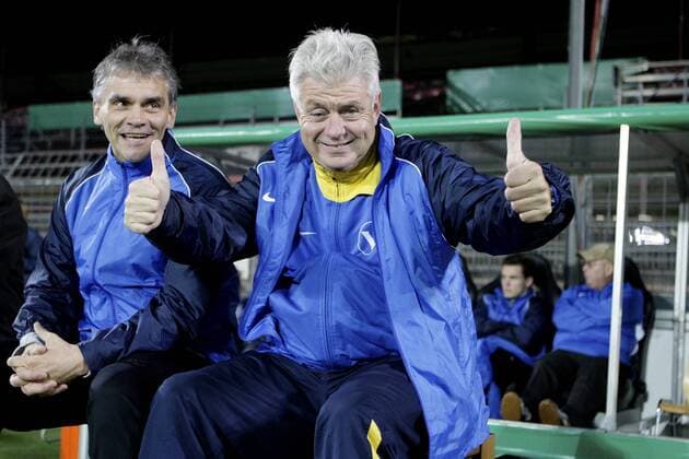 SC Victoria Hamburg vs. VFL Wolfsburg, Fußball, DFB-Pokal, 2. Hauptrunde, Millerntorstadion, Hamburg: Trainer Bert Ehm (Victoria) gut gelaunt vor Spielbeginn. o0 Gestik Thumbs up optimistisch