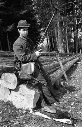 Gerd Müller (Deutschland FC Bayern München) geht auf die Jagd Fußball 1. BL Herren Saison 1966 1967, FC Bayern München, Fotoshooting, privat, Einzelbild Reichertshausen
