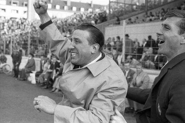 Trainer Fritz Langner (Bremen, li.) - Torjubel Fußball 1. BL Herren Saison 1967 1968, FC Bayern München - SV Werder Bremen 2:3 Gruppe München Freude, Begeisterung,
