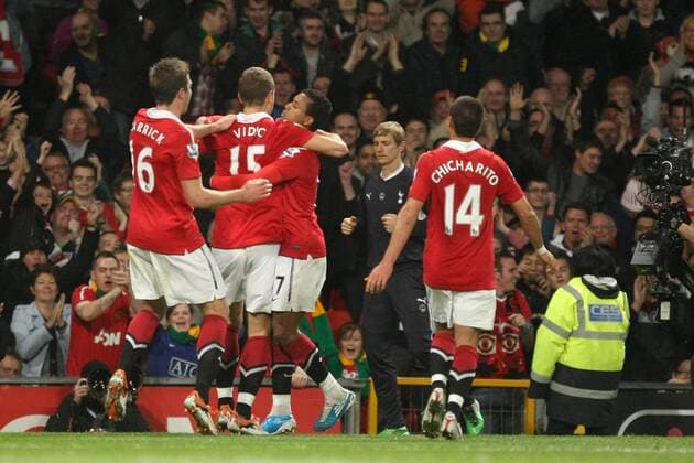 Football - Premier League - Manchester United vs. Tottenham Hotspur Nemanja Vidic 2.l. of Manchester United Manu is congratulated on his opening goal by team mates at Old Trafford  o0 Jubel Freude